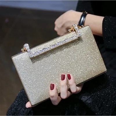 حقيبة كلاتش مسائية صغيرة مع حزام